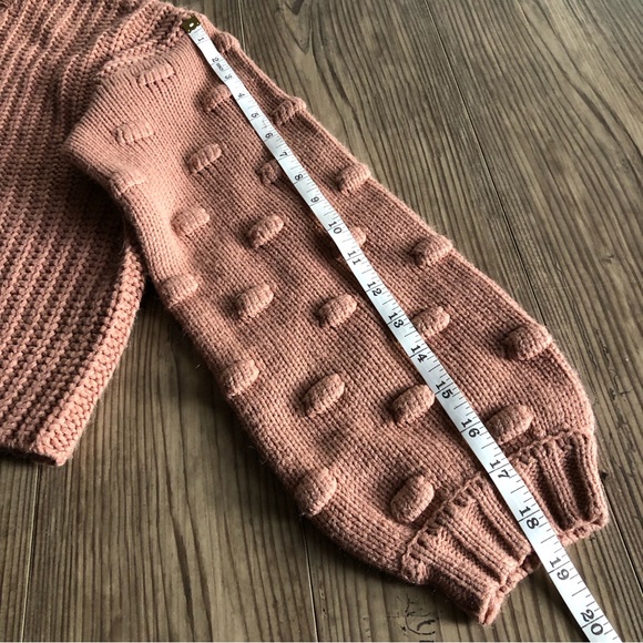 Moon & Madison cropped bubble sleeve neutral sweater - Picture 6 of 11